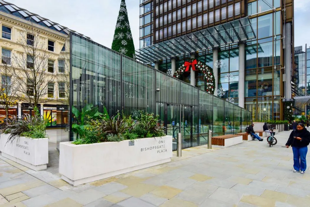 One Bishopsgate Plaza, HVM Street Furniture & Planters