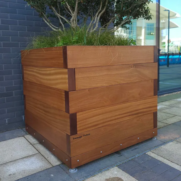 Timber Planter Gunwharf 1000 SQ - 3