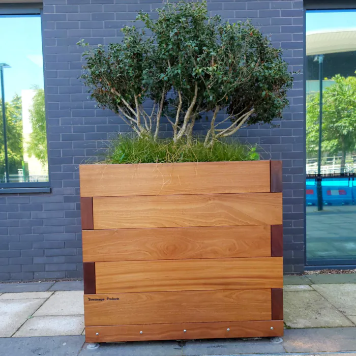 Timber Planter Gunwharf 1000 SQ - 2